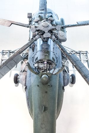 Zastavba-PEJ-MI-ve-vrtulniku-Mi-171S.jpg
